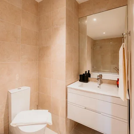 Daire Mary Pink - No 1c - Stunning Two-bedroom